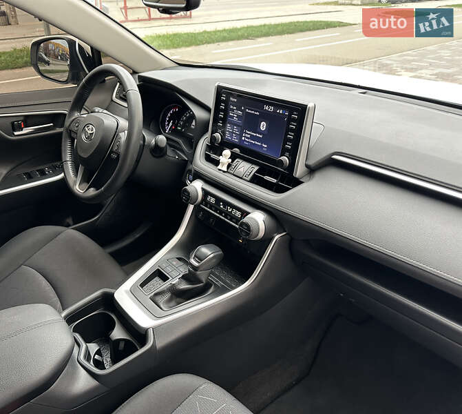 Внедорожник / Кроссовер Toyota RAV4 2019 в Черкассах