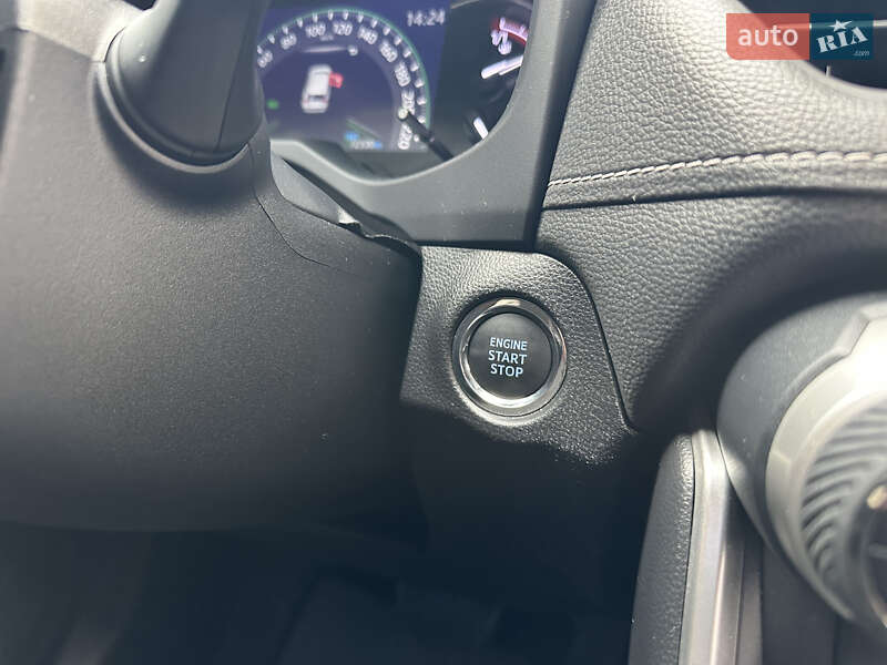 Внедорожник / Кроссовер Toyota RAV4 2019 в Черкассах