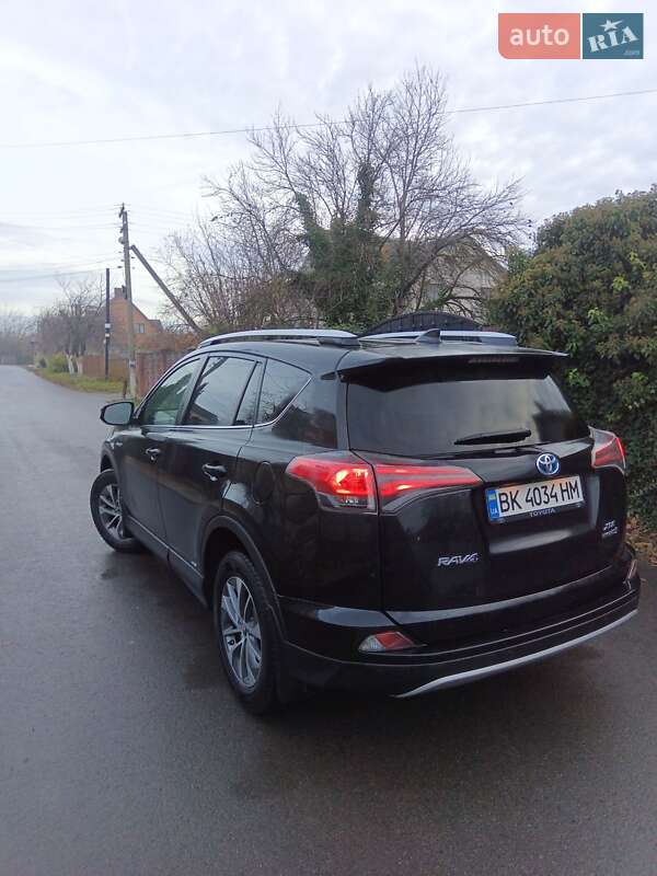 Внедорожник / Кроссовер Toyota RAV4 2016 в Ровно