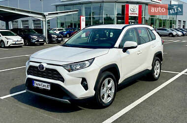 Внедорожник / Кроссовер Toyota RAV4 2019 в Киеве