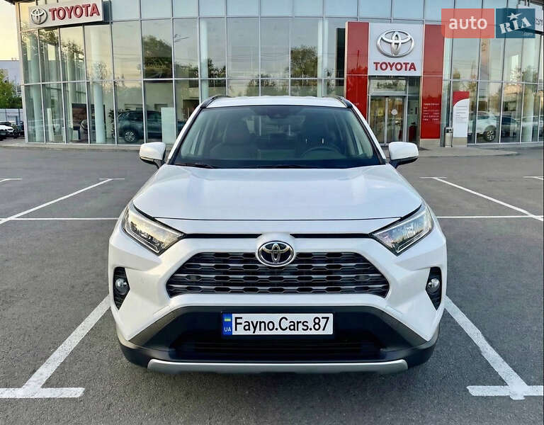Внедорожник / Кроссовер Toyota RAV4 2019 в Киеве