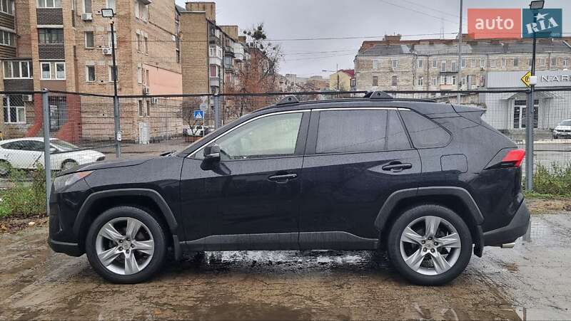 Внедорожник / Кроссовер Toyota RAV4 2018 в Киеве