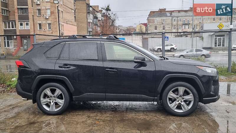 Внедорожник / Кроссовер Toyota RAV4 2018 в Киеве
