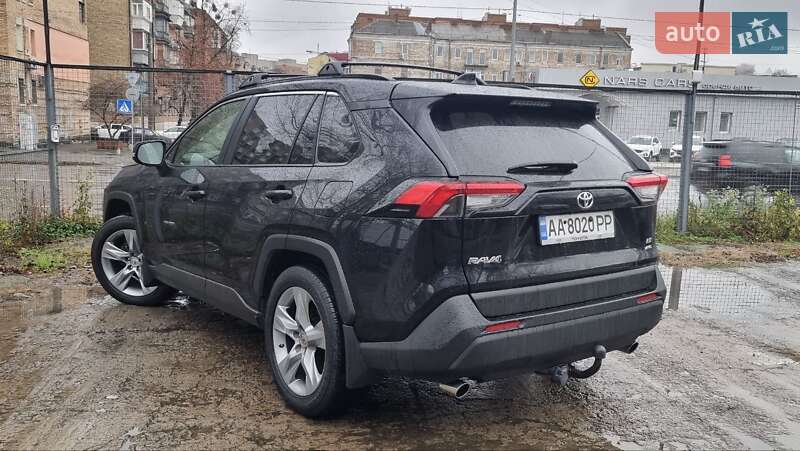 Внедорожник / Кроссовер Toyota RAV4 2018 в Киеве