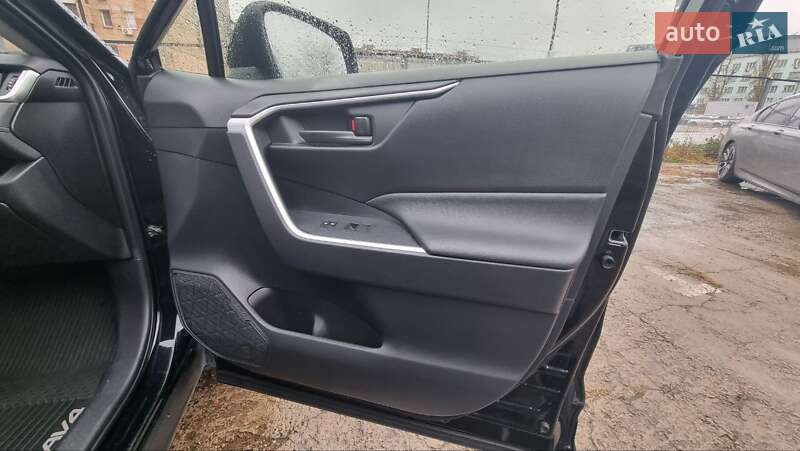 Внедорожник / Кроссовер Toyota RAV4 2018 в Киеве