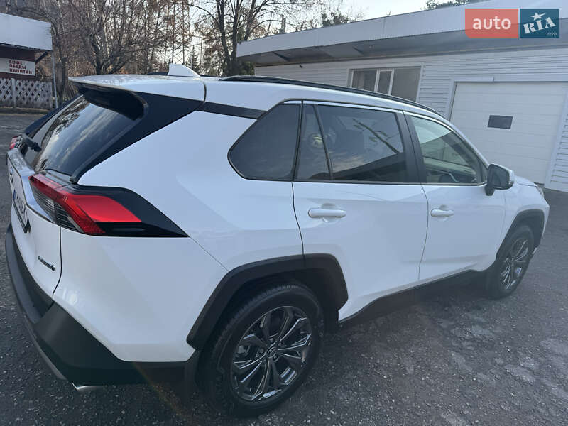 Позашляховик / Кросовер Toyota RAV4 2023 в Харкові
