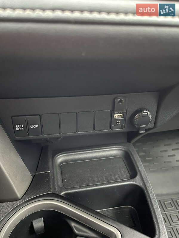 Внедорожник / Кроссовер Toyota RAV4 2018 в Киеве фото 56 Внедорожник / Кроссовер Toyota RAV4 2018 в Киеве