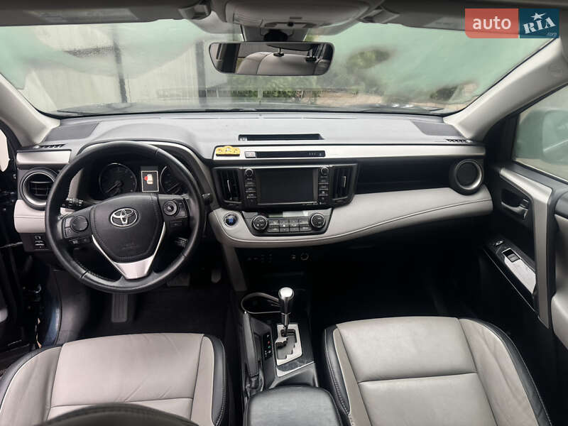 Внедорожник / Кроссовер Toyota RAV4 2017 в Киеве