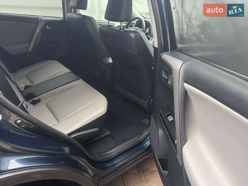 Внедорожник / Кроссовер Toyota RAV4 2017 в Киеве