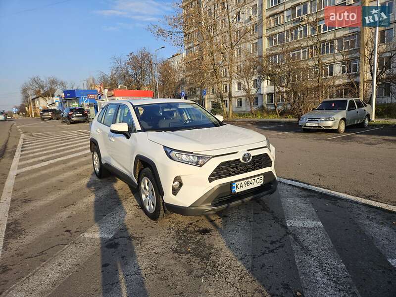 Внедорожник / Кроссовер Toyota RAV4 2021 в Полтаве
