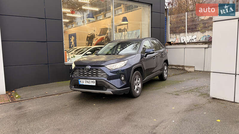 Внедорожник / Кроссовер Toyota RAV4 2023 в Киеве