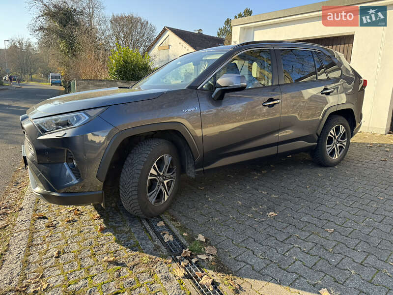 Внедорожник / Кроссовер Toyota RAV4 2021 в Днепре