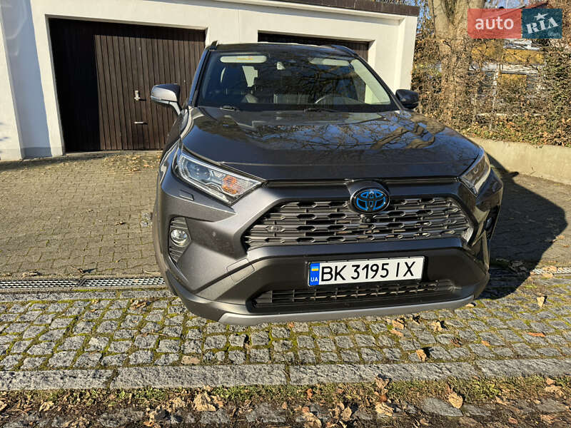 Внедорожник / Кроссовер Toyota RAV4 2021 в Днепре