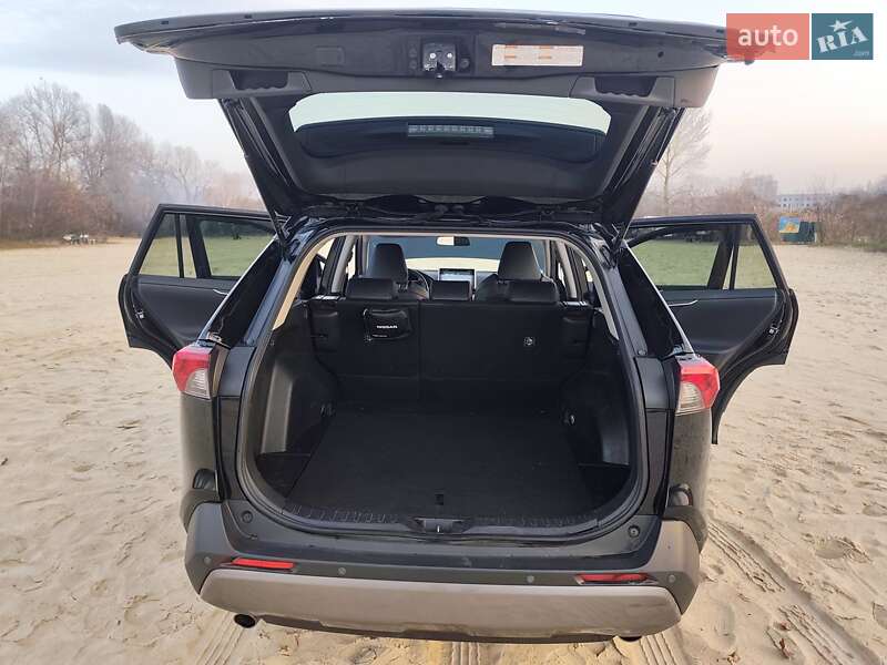 Внедорожник / Кроссовер Toyota RAV4 2019 в Кременчуге