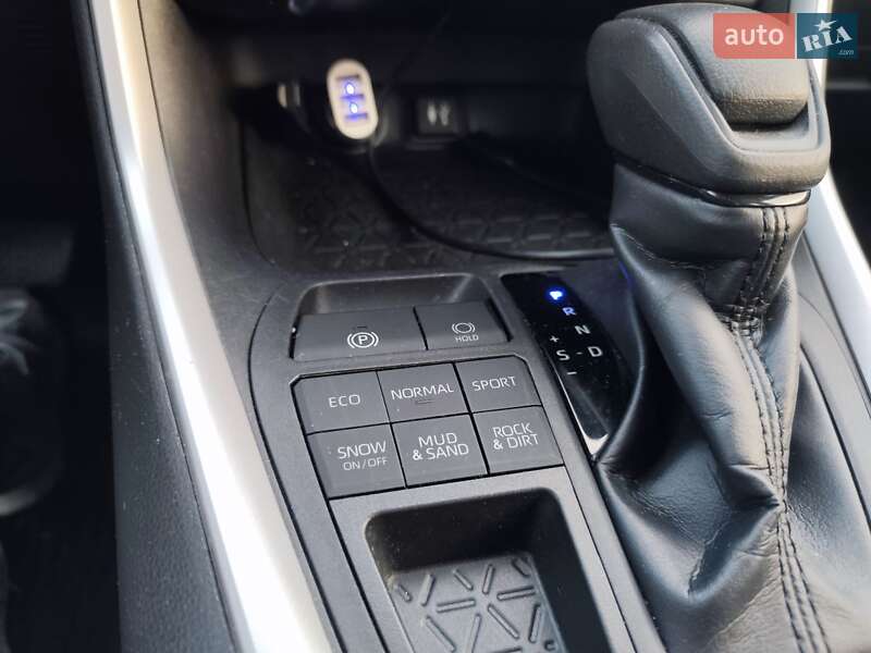 Внедорожник / Кроссовер Toyota RAV4 2019 в Кременчуге