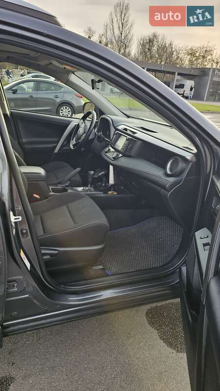 Внедорожник / Кроссовер Toyota RAV4 2018 в Ирпене