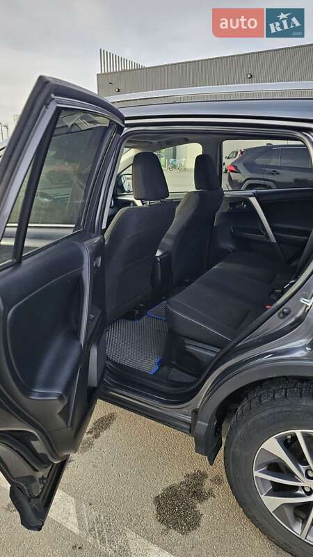 Внедорожник / Кроссовер Toyota RAV4 2018 в Ирпене