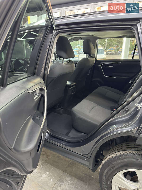 Внедорожник / Кроссовер Toyota RAV4 2019 в Киеве
