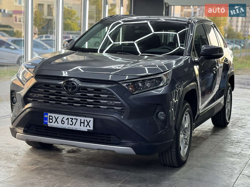 Внедорожник / Кроссовер Toyota RAV4 2019 в Киеве
