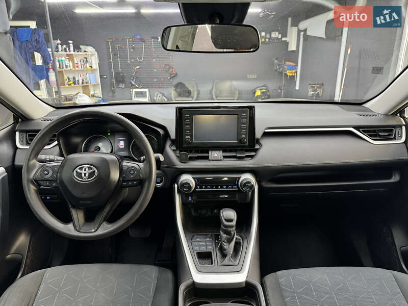 Внедорожник / Кроссовер Toyota RAV4 2019 в Киеве