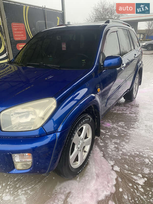Позашляховик / Кросовер Toyota RAV4 2000 в Ладижині