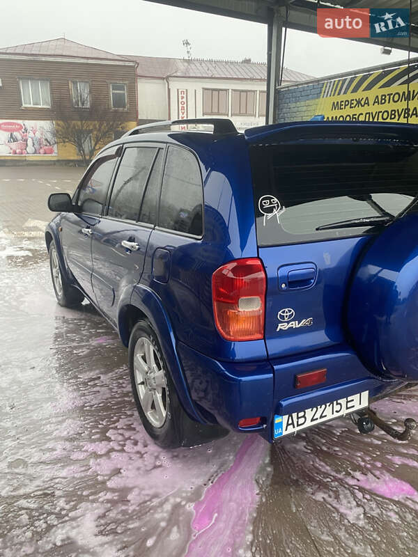 Позашляховик / Кросовер Toyota RAV4 2000 в Ладижині