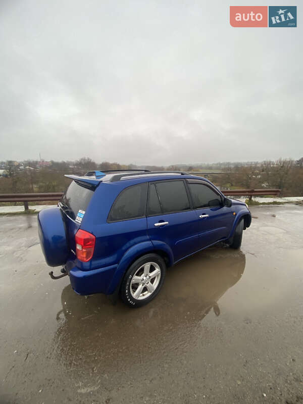 Позашляховик / Кросовер Toyota RAV4 2000 в Ладижині