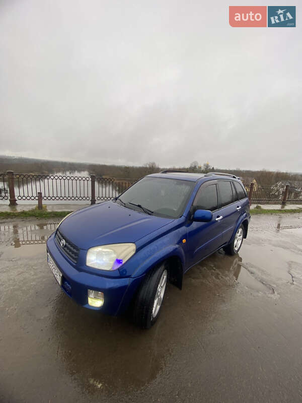 Позашляховик / Кросовер Toyota RAV4 2000 в Ладижині