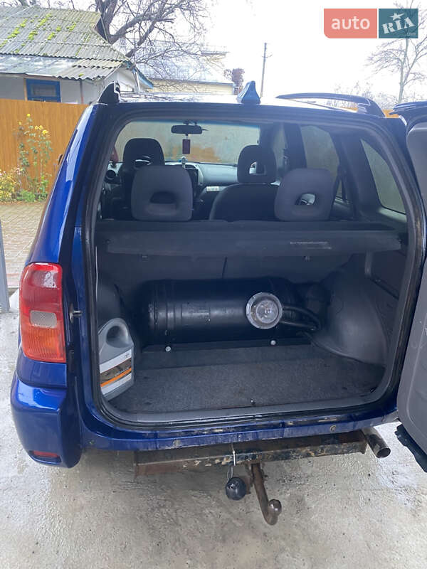 Позашляховик / Кросовер Toyota RAV4 2000 в Ладижині