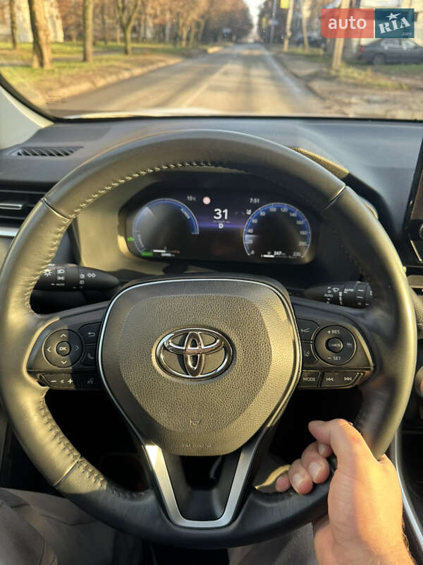 Позашляховик / Кросовер Toyota RAV4 2023 в Харкові
