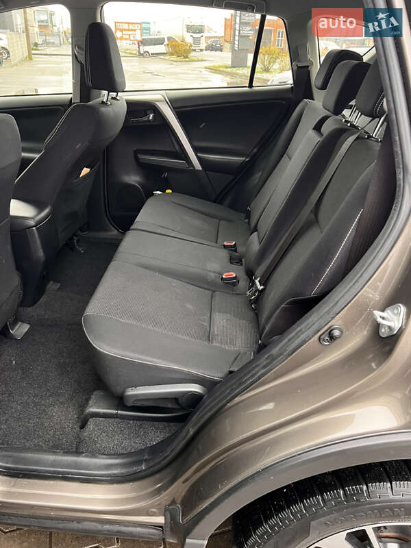 Внедорожник / Кроссовер Toyota RAV4 2017 в Луцке