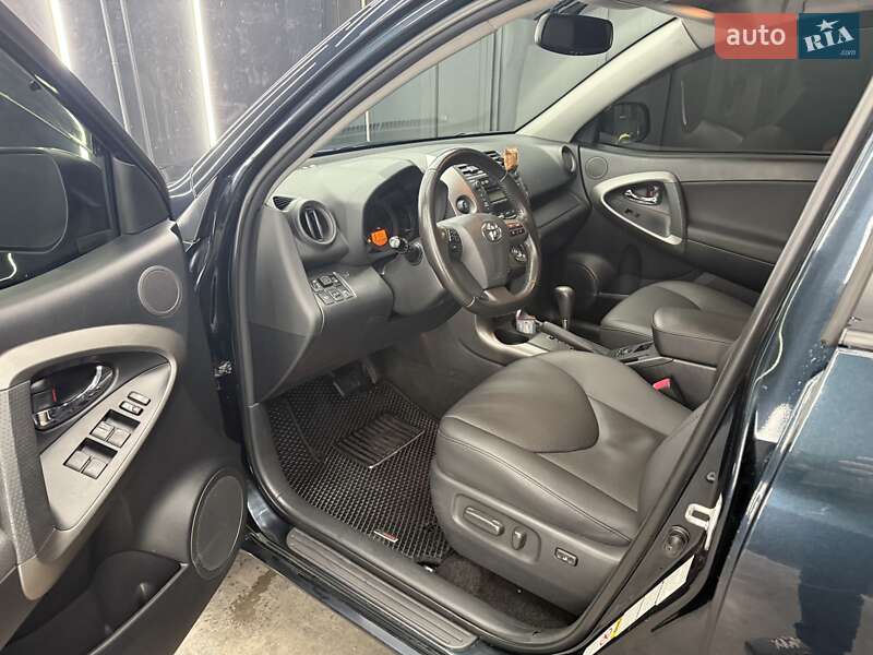 Позашляховик / Кросовер Toyota RAV4 2010 в Києві