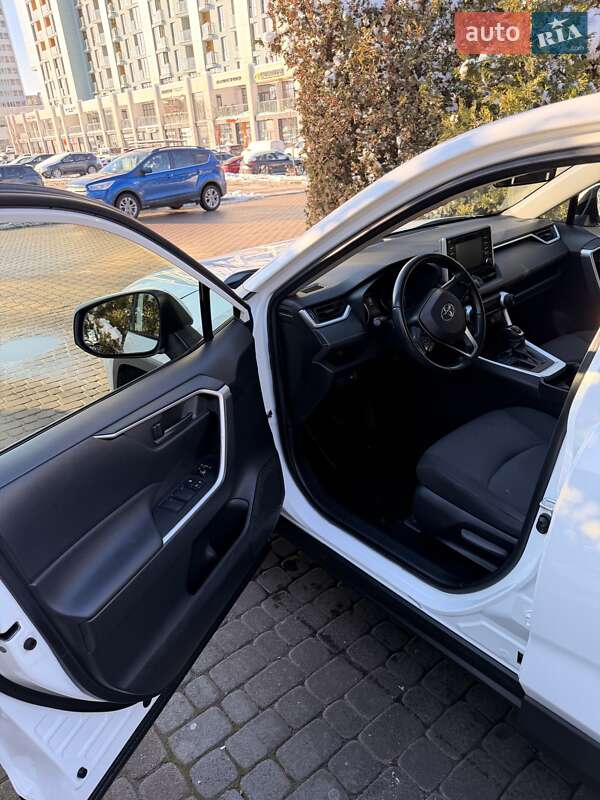 Внедорожник / Кроссовер Toyota RAV4 2019 в Львове