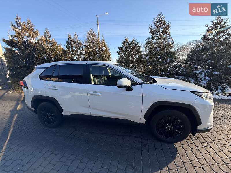Внедорожник / Кроссовер Toyota RAV4 2019 в Львове