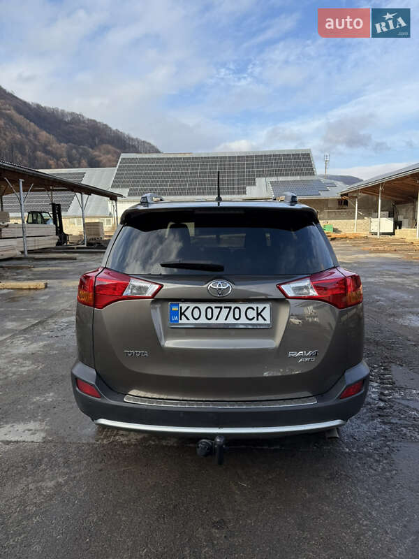 Внедорожник / Кроссовер Toyota RAV4 2015 в Тячеве
