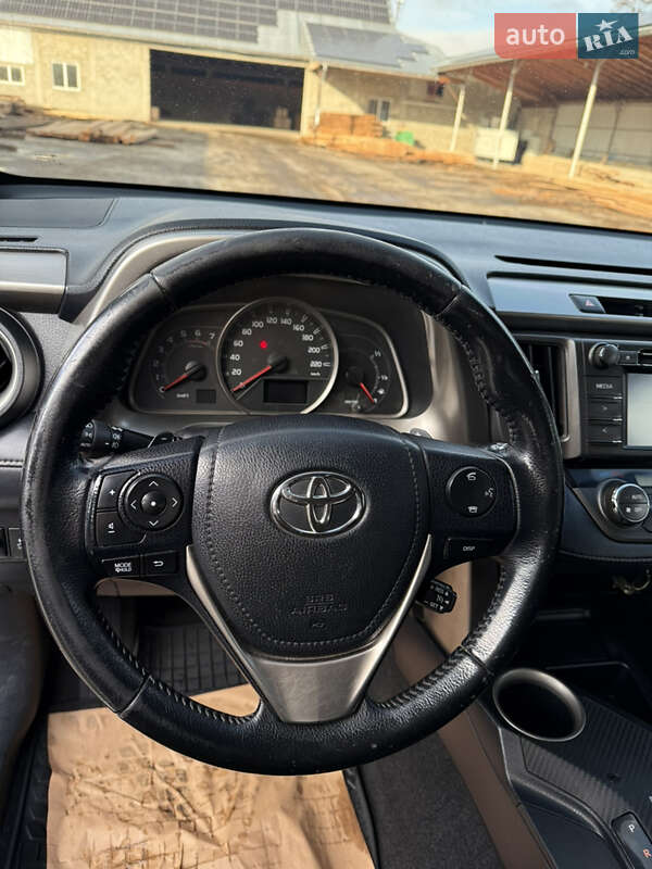 Внедорожник / Кроссовер Toyota RAV4 2015 в Тячеве