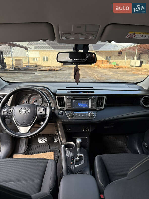 Внедорожник / Кроссовер Toyota RAV4 2015 в Тячеве