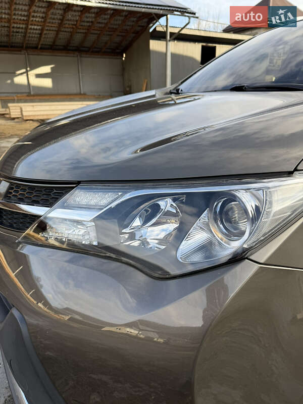 Внедорожник / Кроссовер Toyota RAV4 2015 в Тячеве