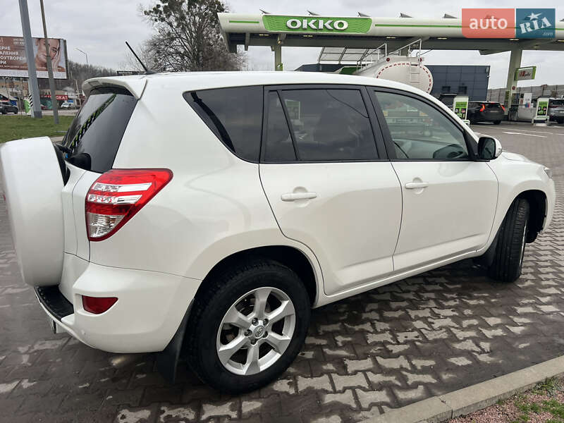 Позашляховик / Кросовер Toyota RAV4 2011 в Софіївській Борщагівці