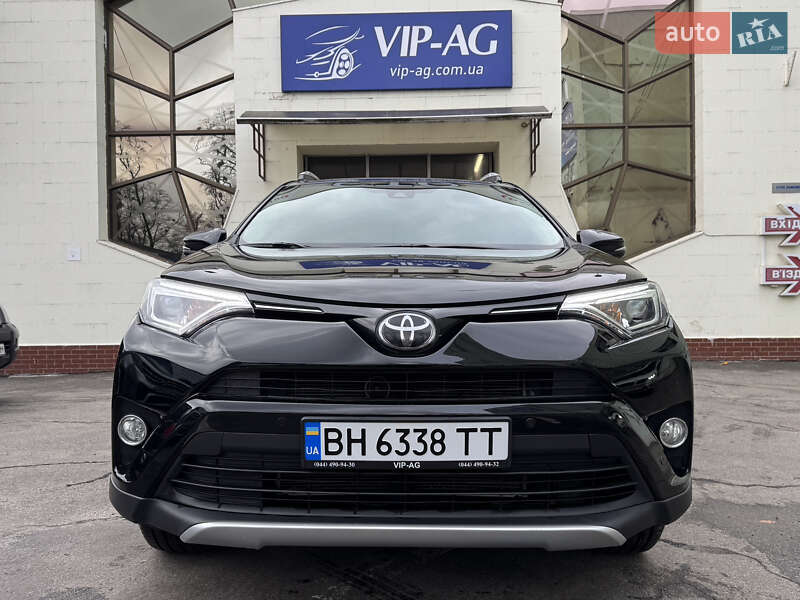 Внедорожник / Кроссовер Toyota RAV4 2016 в Киеве