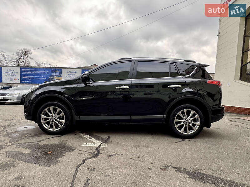 Внедорожник / Кроссовер Toyota RAV4 2016 в Киеве