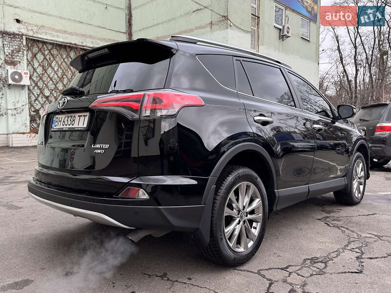 Внедорожник / Кроссовер Toyota RAV4 2016 в Киеве