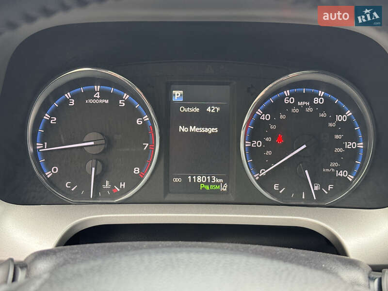 Внедорожник / Кроссовер Toyota RAV4 2016 в Киеве