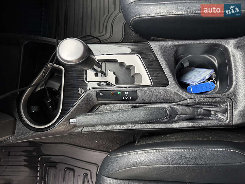 Внедорожник / Кроссовер Toyota RAV4 2016 в Киеве