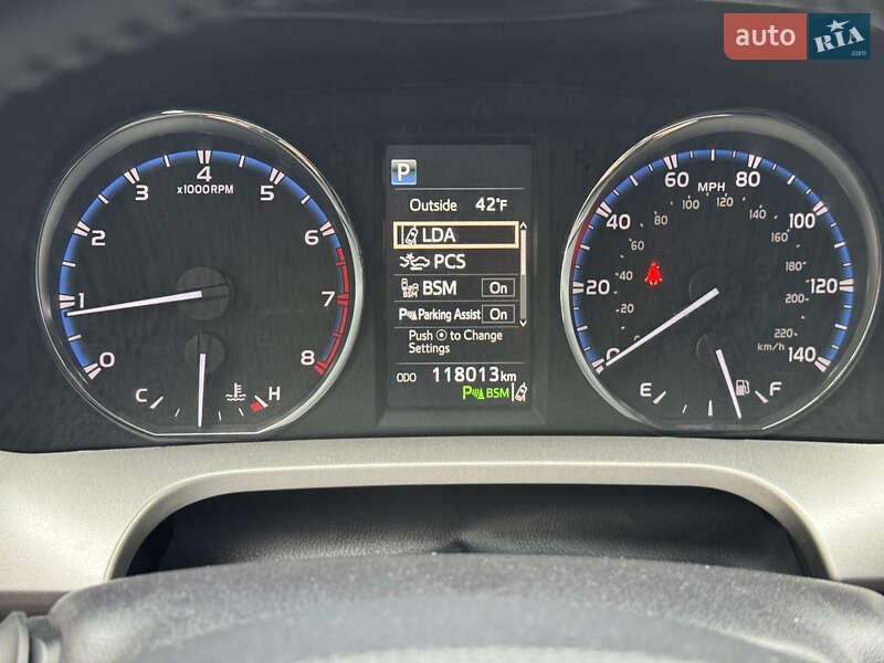 Внедорожник / Кроссовер Toyota RAV4 2016 в Киеве