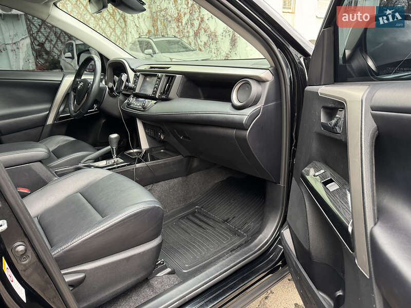 Внедорожник / Кроссовер Toyota RAV4 2016 в Киеве