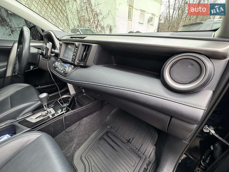 Внедорожник / Кроссовер Toyota RAV4 2016 в Киеве