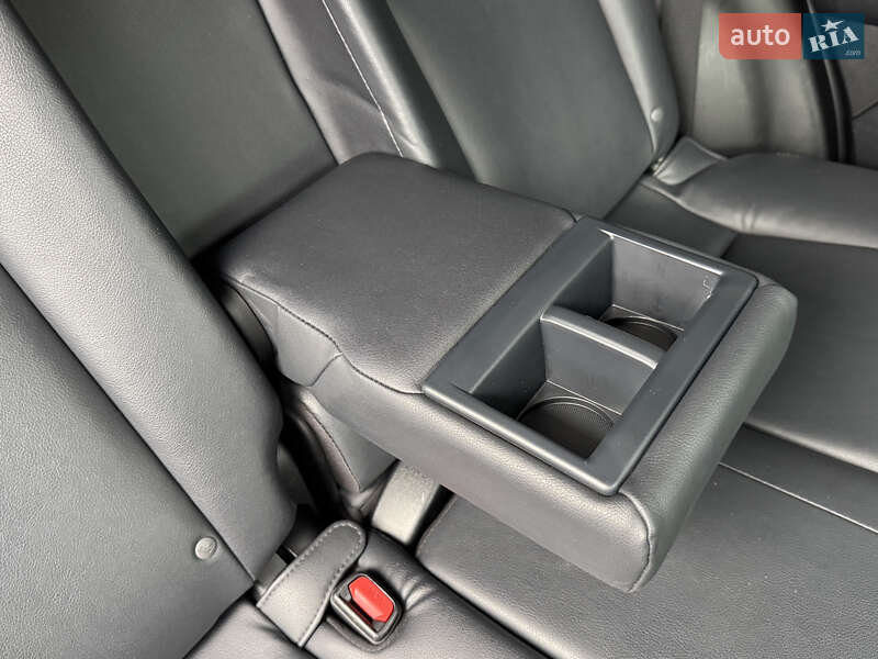 Внедорожник / Кроссовер Toyota RAV4 2016 в Киеве