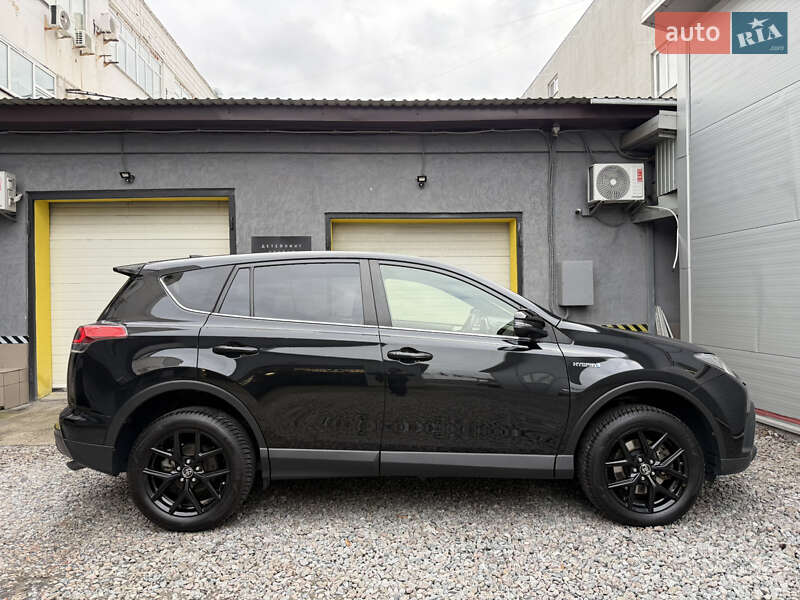 Внедорожник / Кроссовер Toyota RAV4 2018 в Киеве