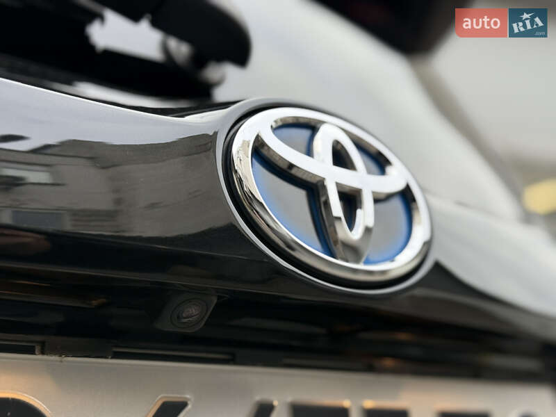 Внедорожник / Кроссовер Toyota RAV4 2018 в Киеве